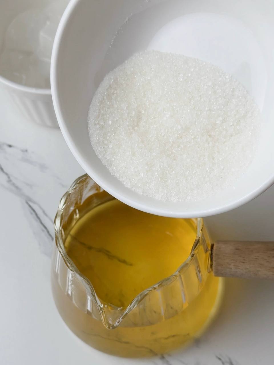 Adding white sugar to brewed green tea