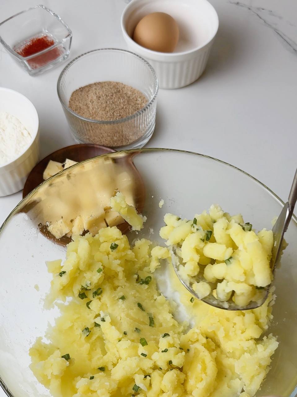 Mashed potatoes with green onion, garlic, and spices