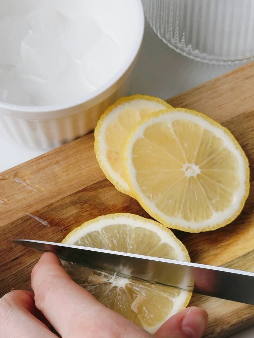 Slicing fresh lemons for iced green tea