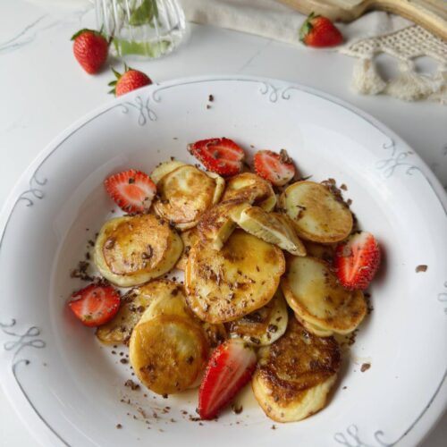 banana greek yogurt pancakes served with toppings