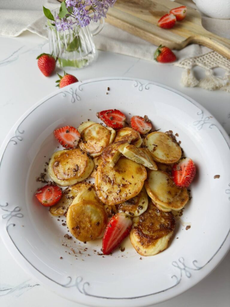 banana greek yogurt pancakes served with toppings
