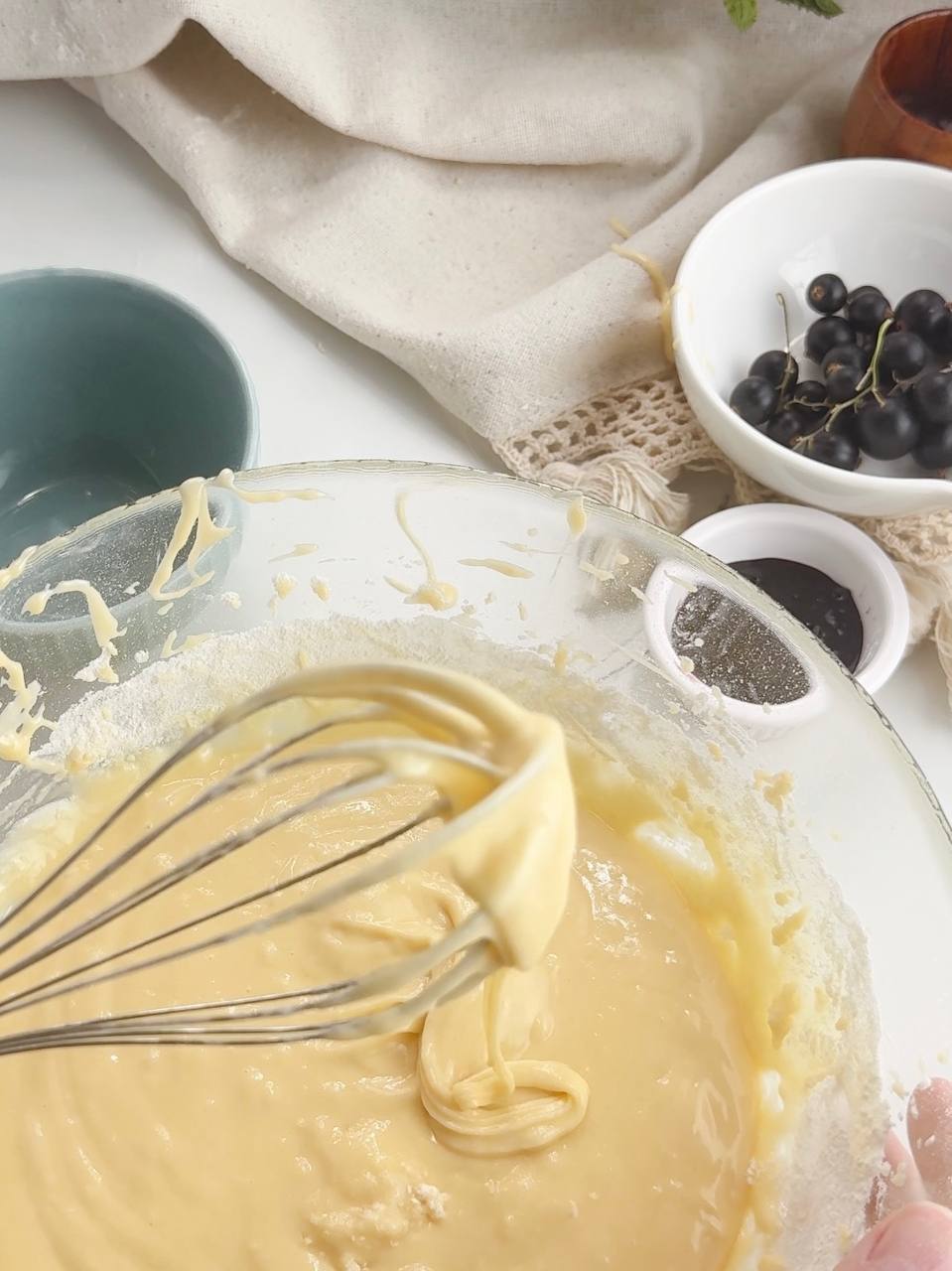 smooth sponge batter ready for baking