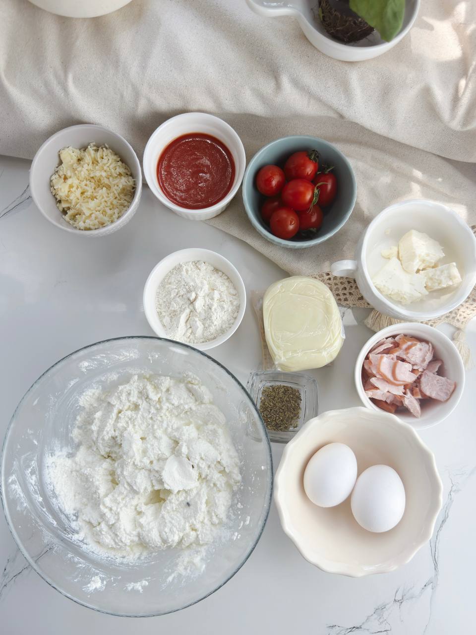 ingredients for high-protein cottage cheese mini pizzas