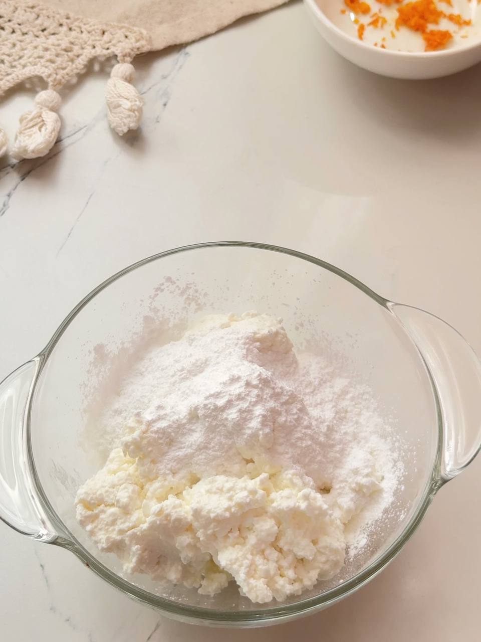 Soft cottage cheese with powdered sugar for the sweet pastry filling